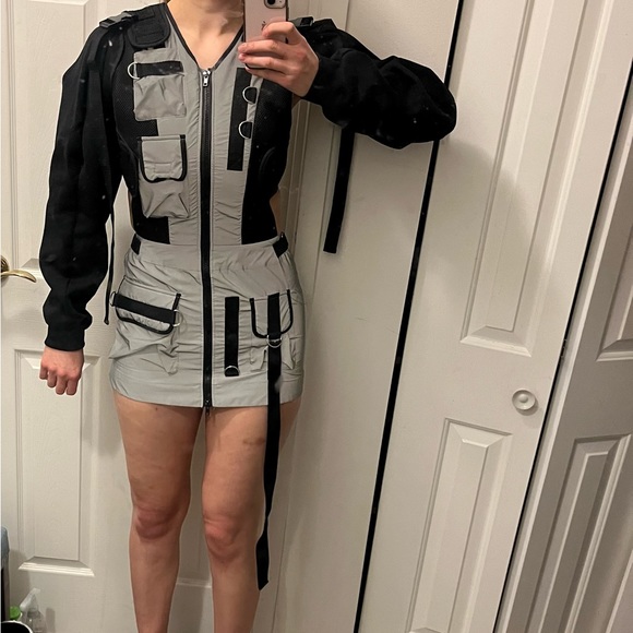 Namilia Reflective Utility Dress - Detachable Sleeves - Picture 6 of 6